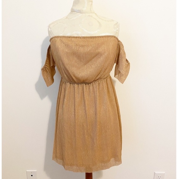 NWT Kimchi Blue Off The Shoulder Rose Gold Dress Holiday Party Size Small - Picture 5 of 13